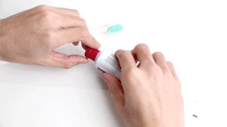 花了1300元做了一个牙冠,花了两万块钱做的牙齿