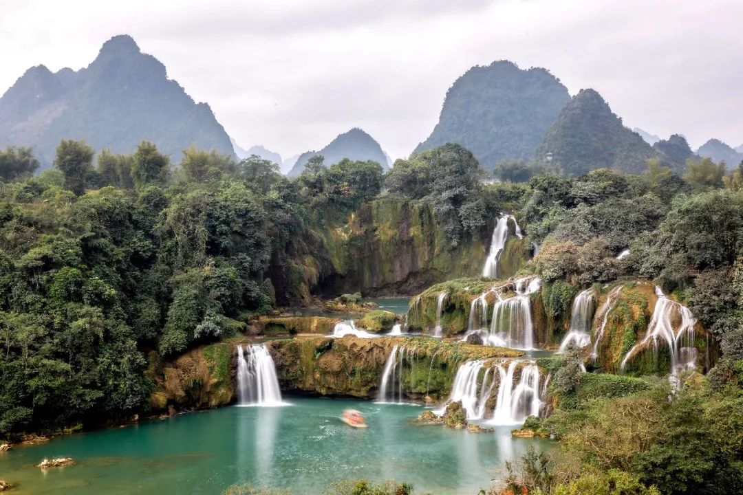 防城港和崇左是一个城市吗,广西崇左和防城港哪个城市好
