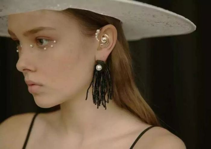 耳夹高级感珍珠,精致耳夹高级感珍珠元素