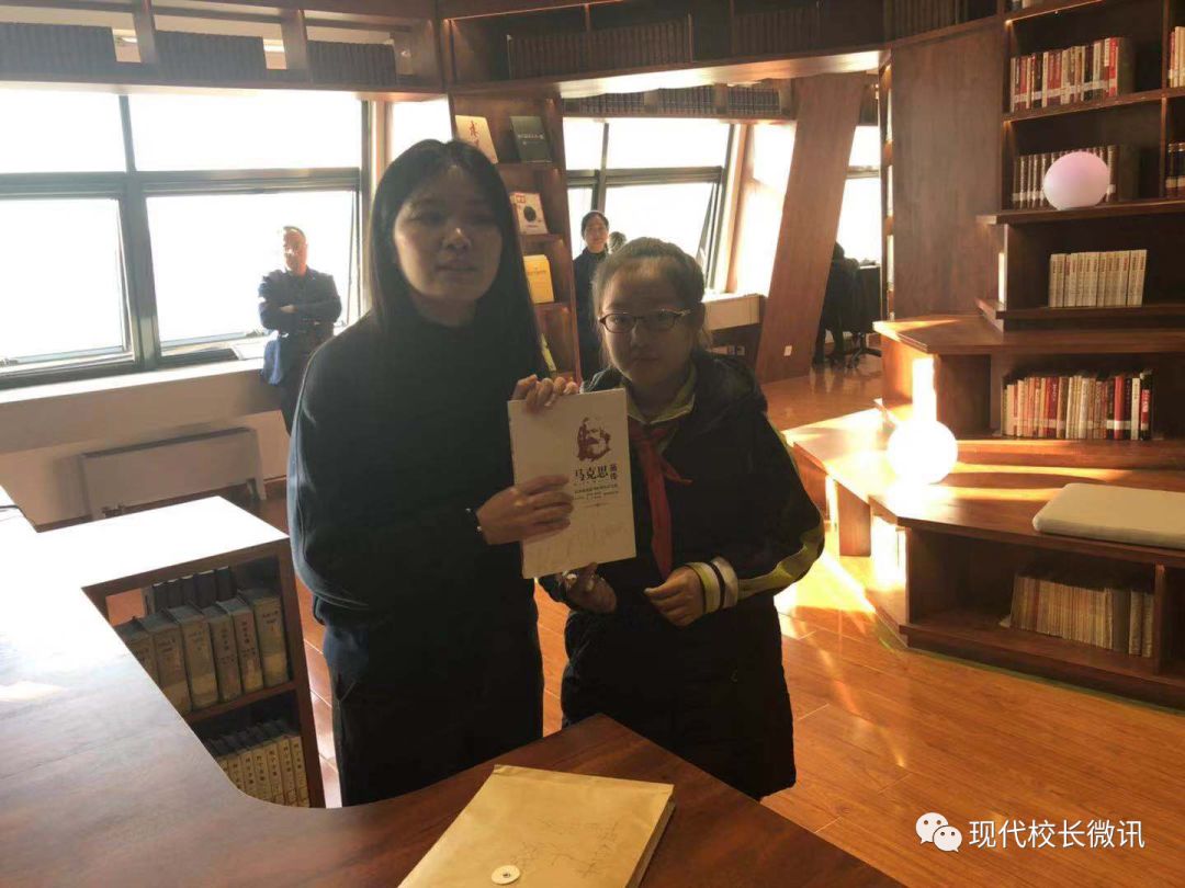 走进马克思书房,《走进马克思》