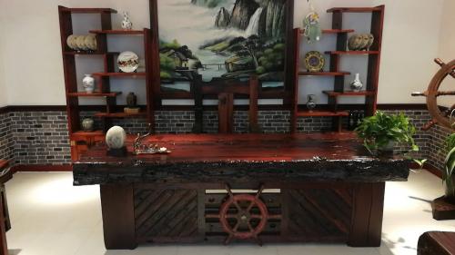 佛山木饰面板酒店装修效果图,木饰面板酒店民宿装修效果图