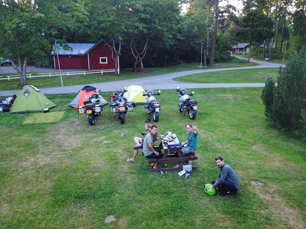 骑着摩托车环中国旅游,俩郑州小伙骑摩托环游欧洲