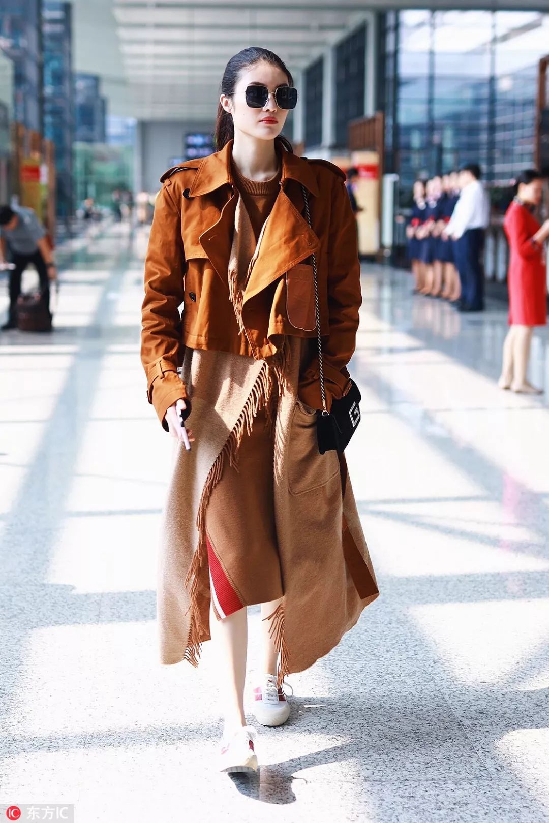 长大衣运动鞋,每次穿长大衣身高不够高跟鞋来凑