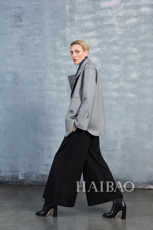 乔治阿玛尼2022秋冬高定,乔治阿玛尼2019秋冬时装秀女装