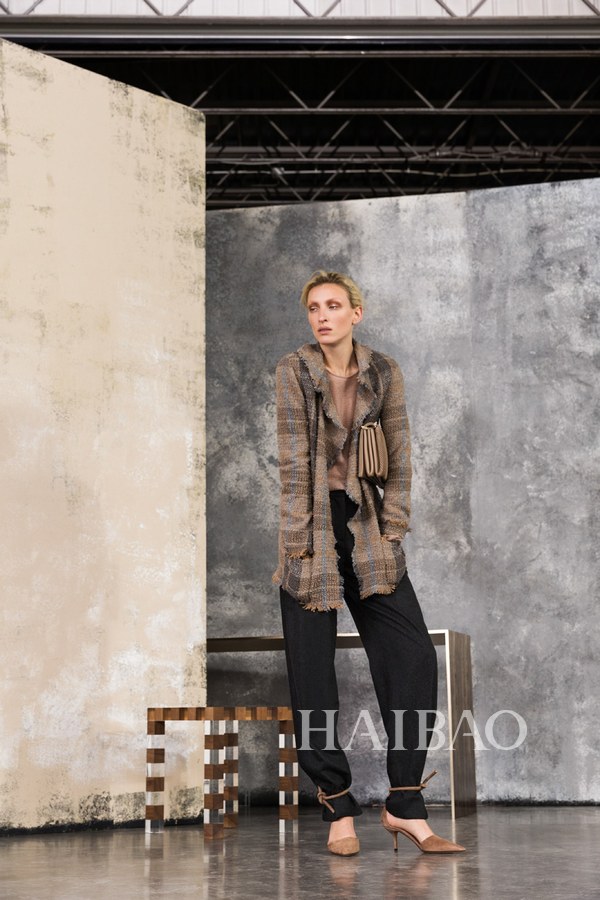 乔治阿玛尼2022秋冬高定,乔治阿玛尼2019秋冬时装秀女装