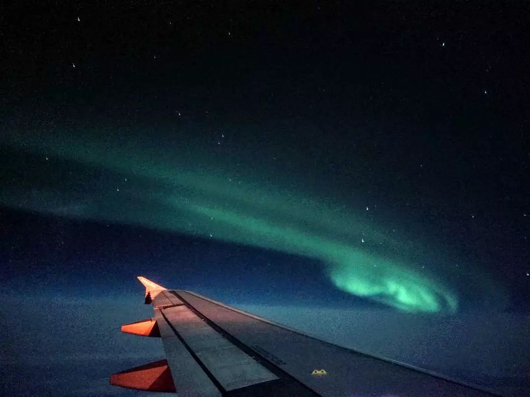 极光是上帝送给秋波吗,极光是上帝的烟火