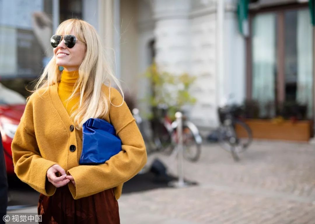 v领毛衣显脖子长吗,v领毛衣和圆领毛衣哪个显脸小