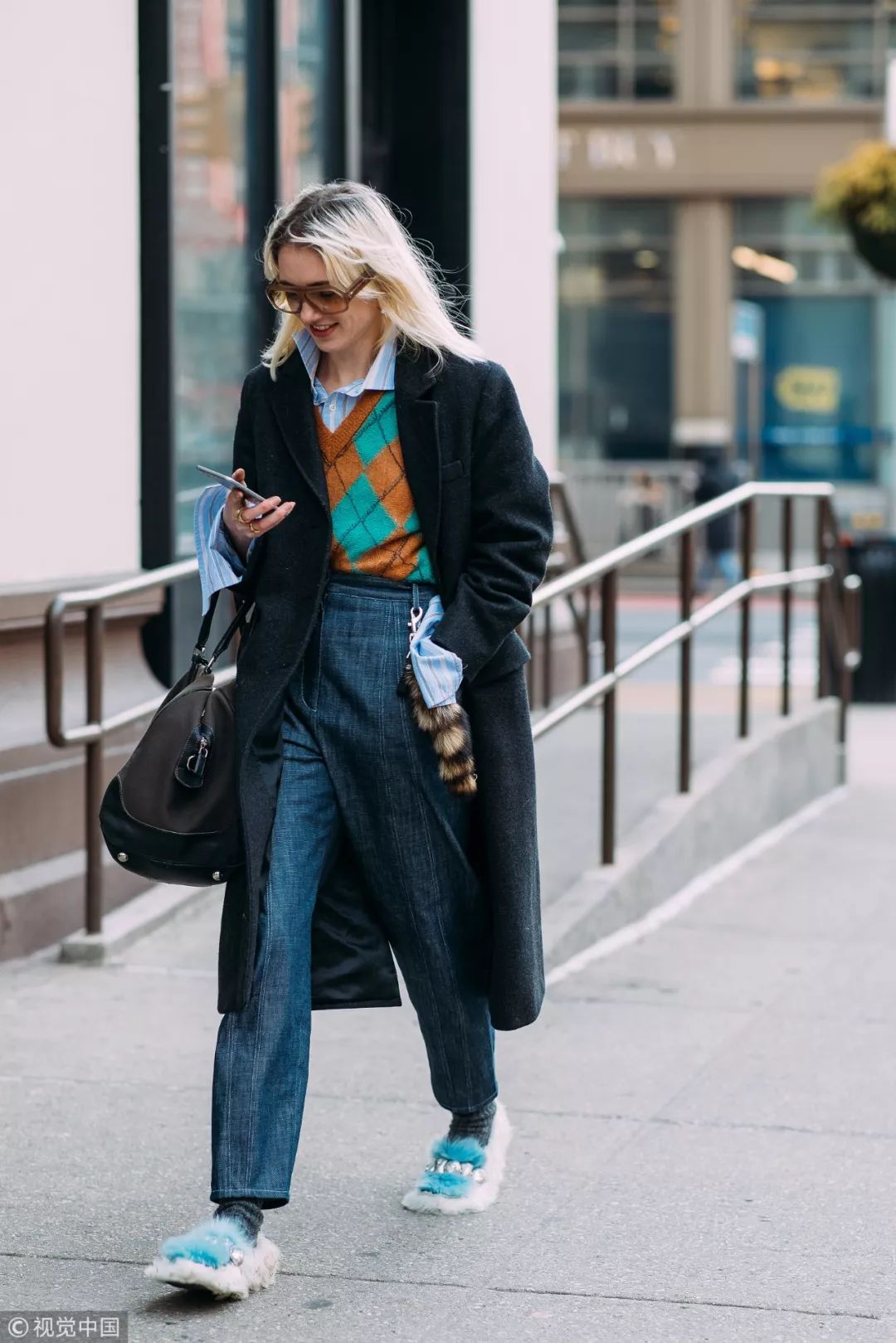 v领毛衣显脖子长吗,v领毛衣和圆领毛衣哪个显脸小