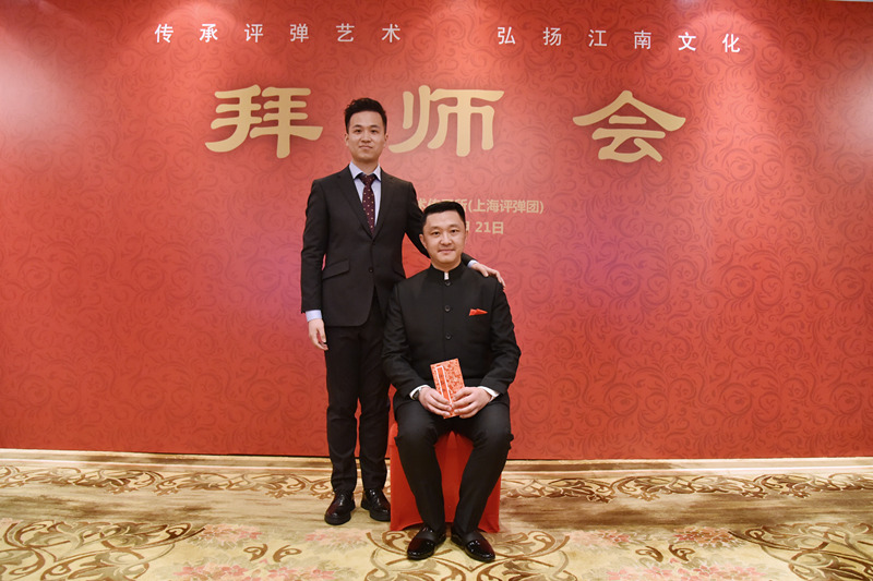 递上拜师帖，先生送给他一个500G移动硬盘……