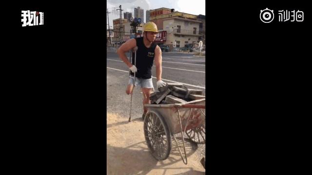 90后搬运工,90后独腿搬运工看哭无数人