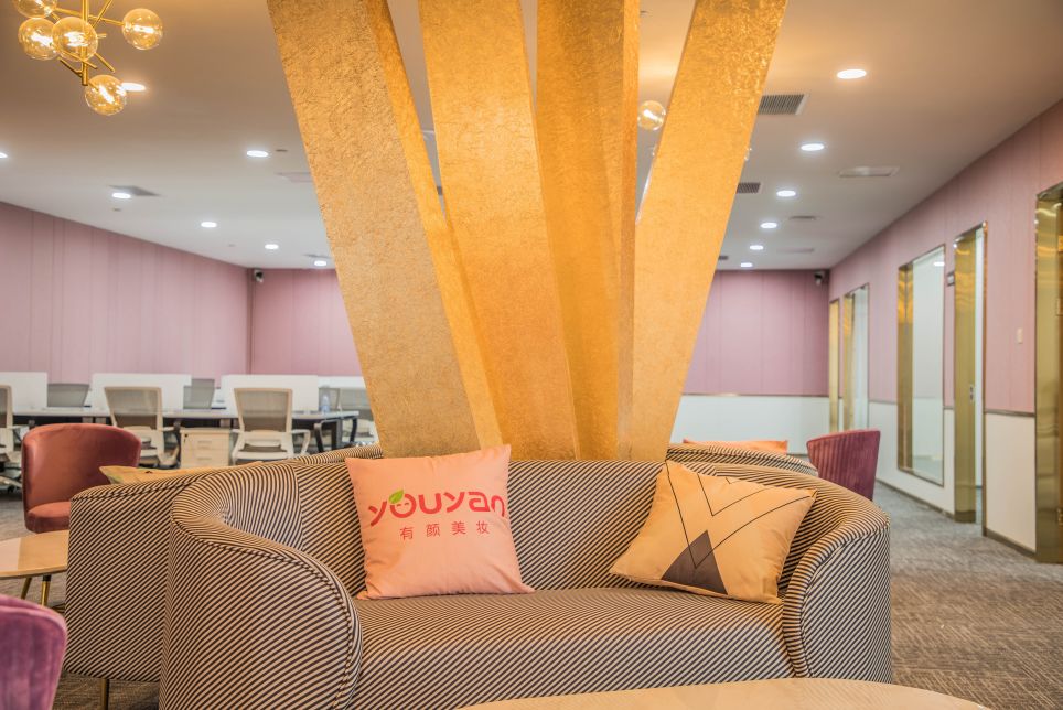 “暖心圣诞，有颜献礼”丨雅诗兰黛圣诞礼盒、Dior香水套装、DHC唇膏免费送！一场美妆风暴正在来袭！