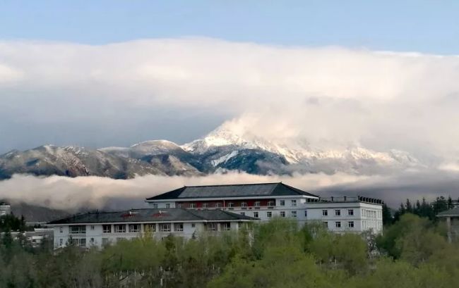 丽江在世界排名第一的大学,想想就激动