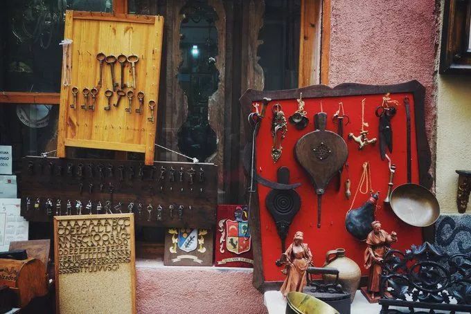 这座城市文艺到骨子里，只当它是西班牙之旅中转站未免太可惜