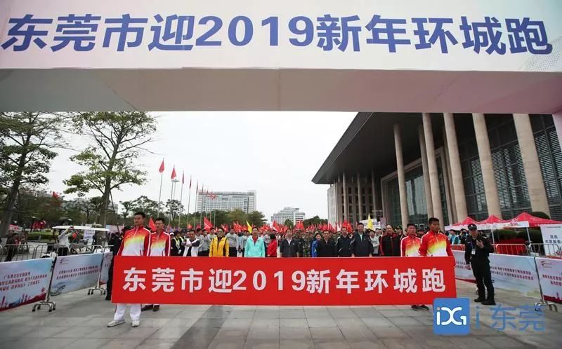 全城沸腾用最高礼遇迎接英雄,全城沸腾迎英雄