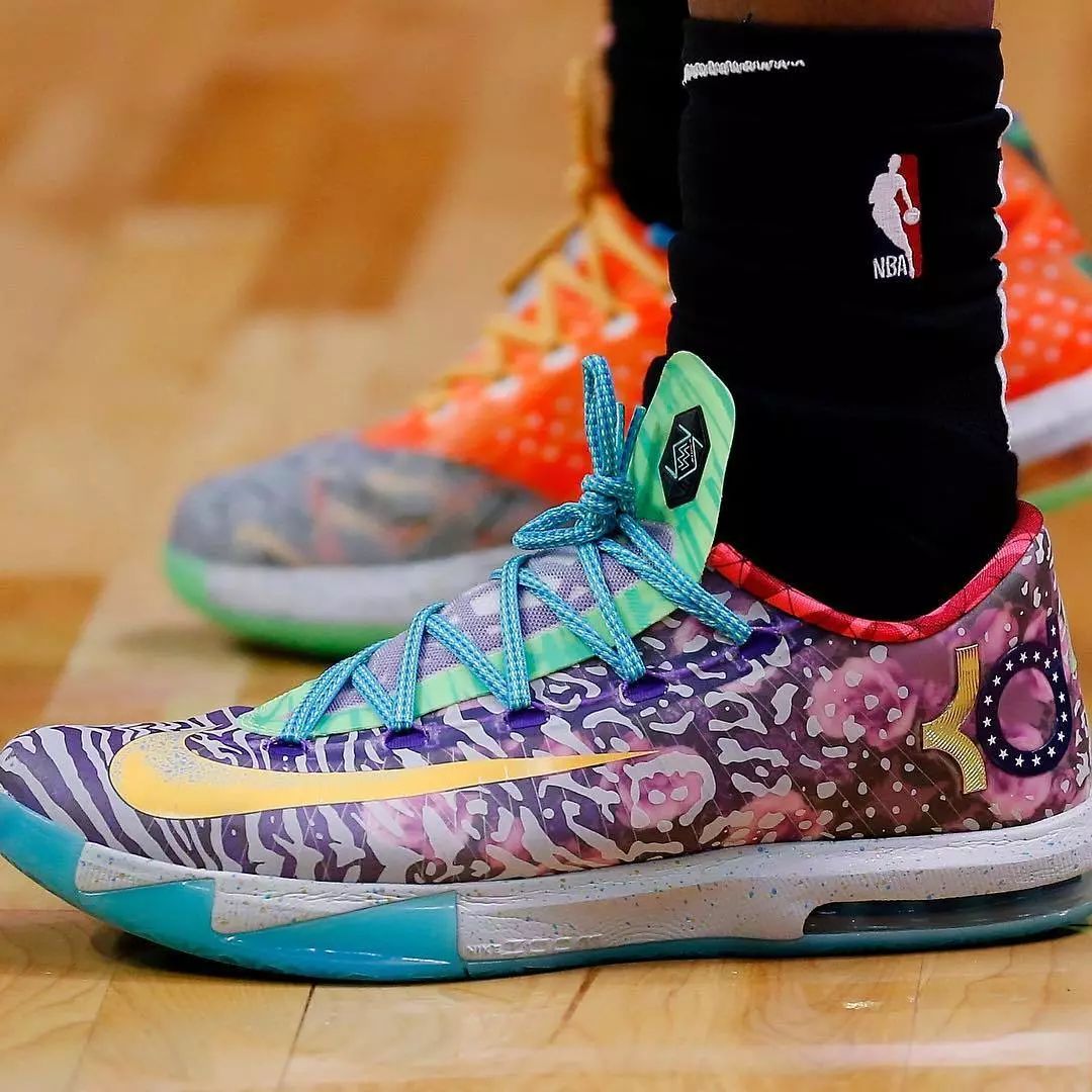 今日球鞋上脚|这双会打架的球鞋有点意思!