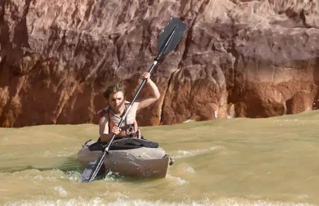 那个开着旅行咖啡车的女孩，暂别荒野重返都市