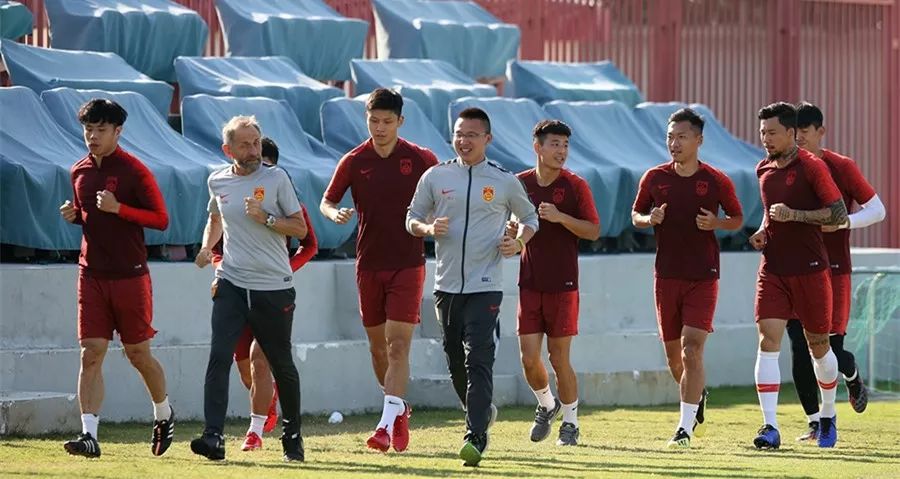 回顾2018,你的关键词是什么;开逛啦,济南新芙蓉街今起开门迎客;硬核!自行车与轿车相撞,竟把轿车车头撞扁了