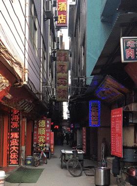 西安最文艺的街区,西安大雁塔下的城中村