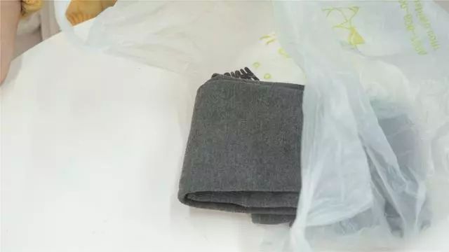 打底裤起球正确方法,休闲裤穿一次就起球