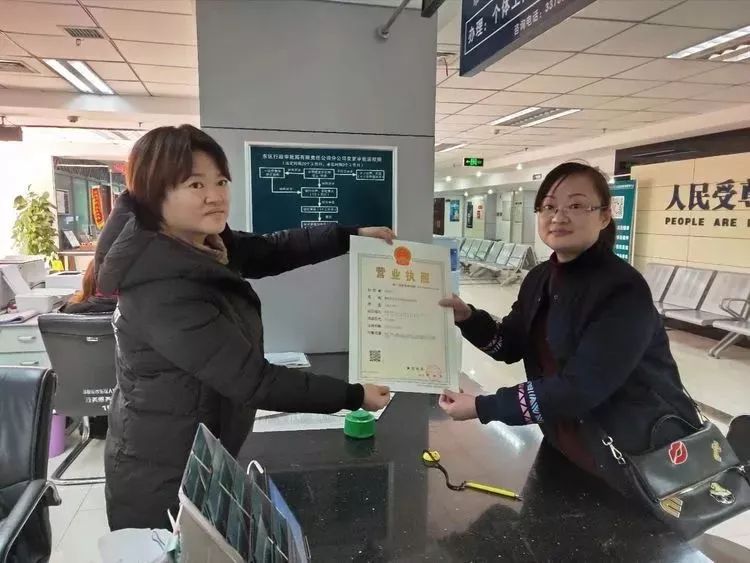 朋友圈微商代购拿货,朋友圈里的微商代购