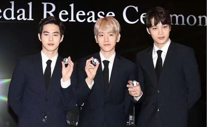 exo完整版12人颁奖典礼,exo100个视频合集