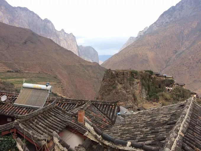 巨石上的奇特村庄,丽江绝美的村落