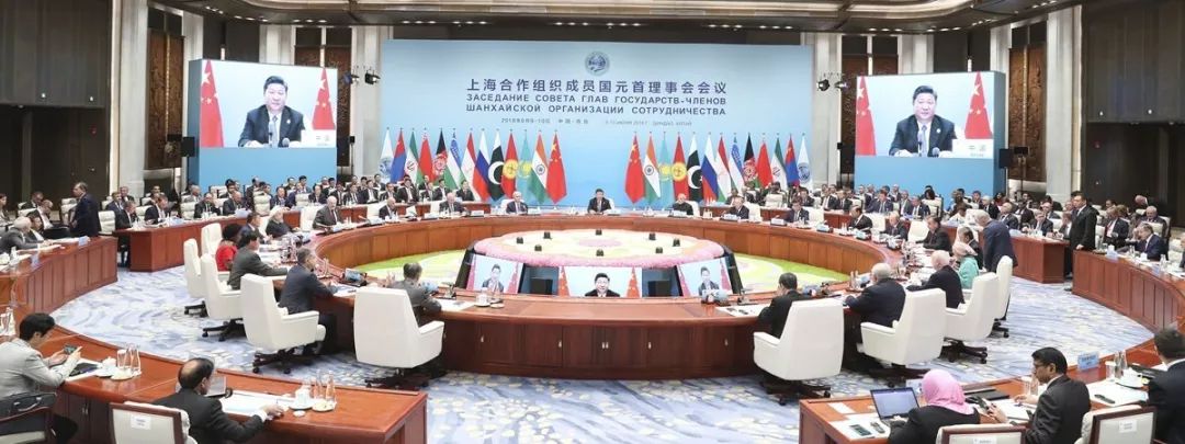 她刚开始向我表白,她很主动的跟我表白