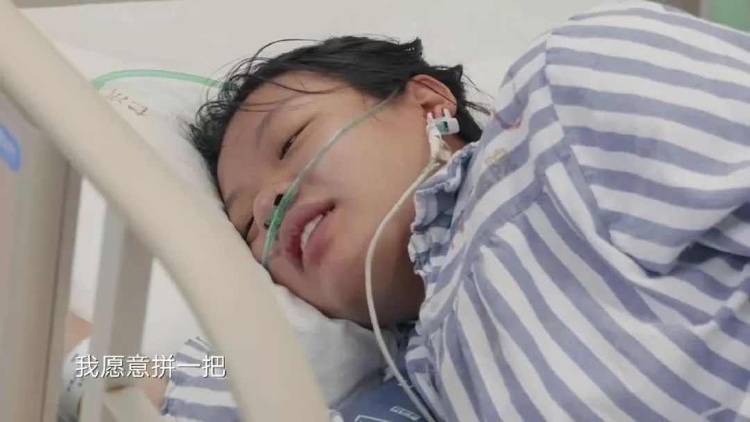 年轻妈妈拼死产子,年轻妈妈因病离世孩子痛哭