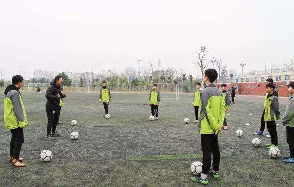 成都龙泉驿区同安中学足球,四川省龙泉驿足球培训学校