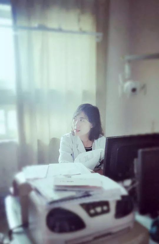 喉咙总感觉有异物卡住是什么原因,喉咙卡住异物正确的做法