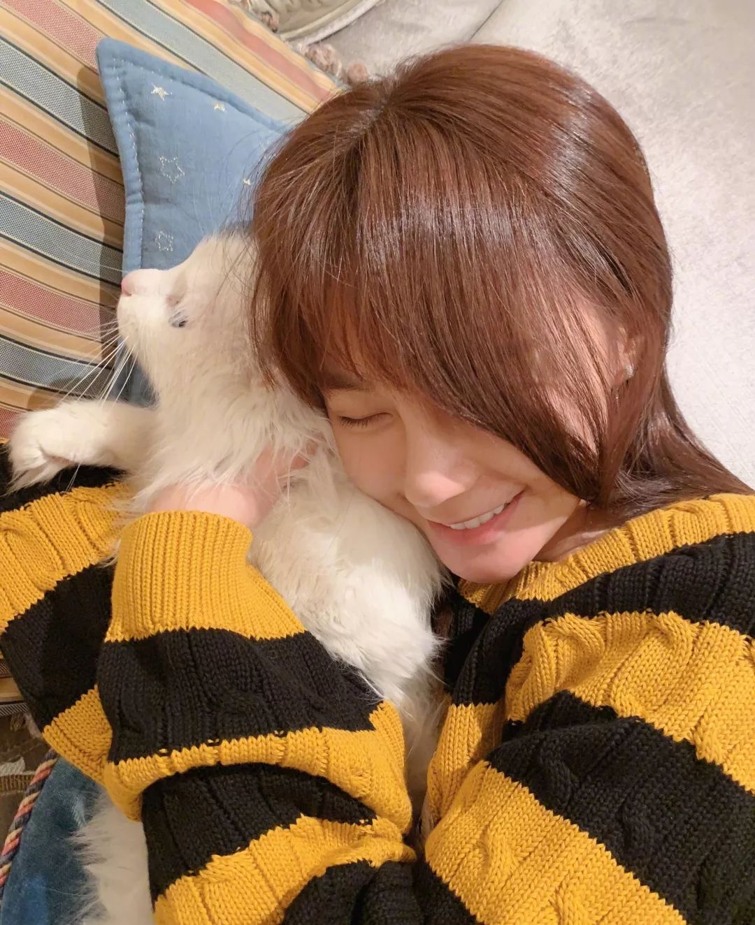 今日热点:黄晓明baby为小海绵庆生;雪莉回应聚会照争议……