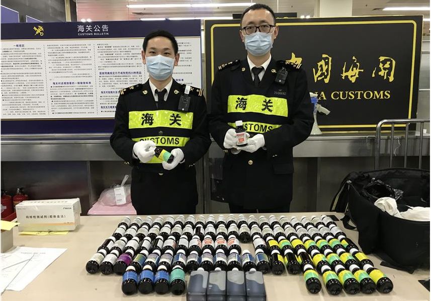 携带毒品途中被抓获,运毒过关被抓