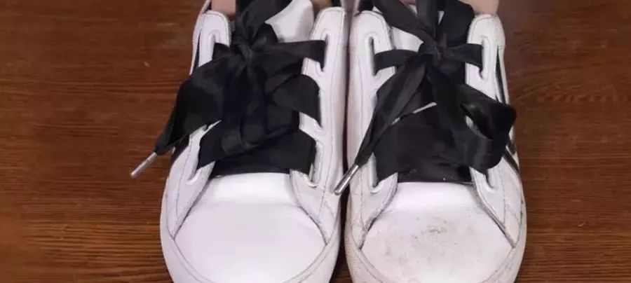 新鞋磨脚挤脚怎么解决,新鞋挤脚怎么办小白鞋