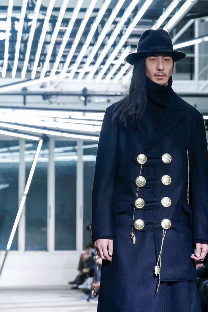 靠信念和动力活着,靠坚定的信念支撑人生