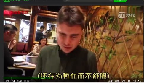 外国街头卖火爆的小吃,让外国人惊呆的中国小吃