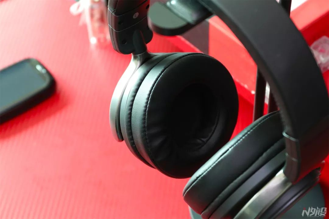 一千以内外设三件套,一千左右的全套外设