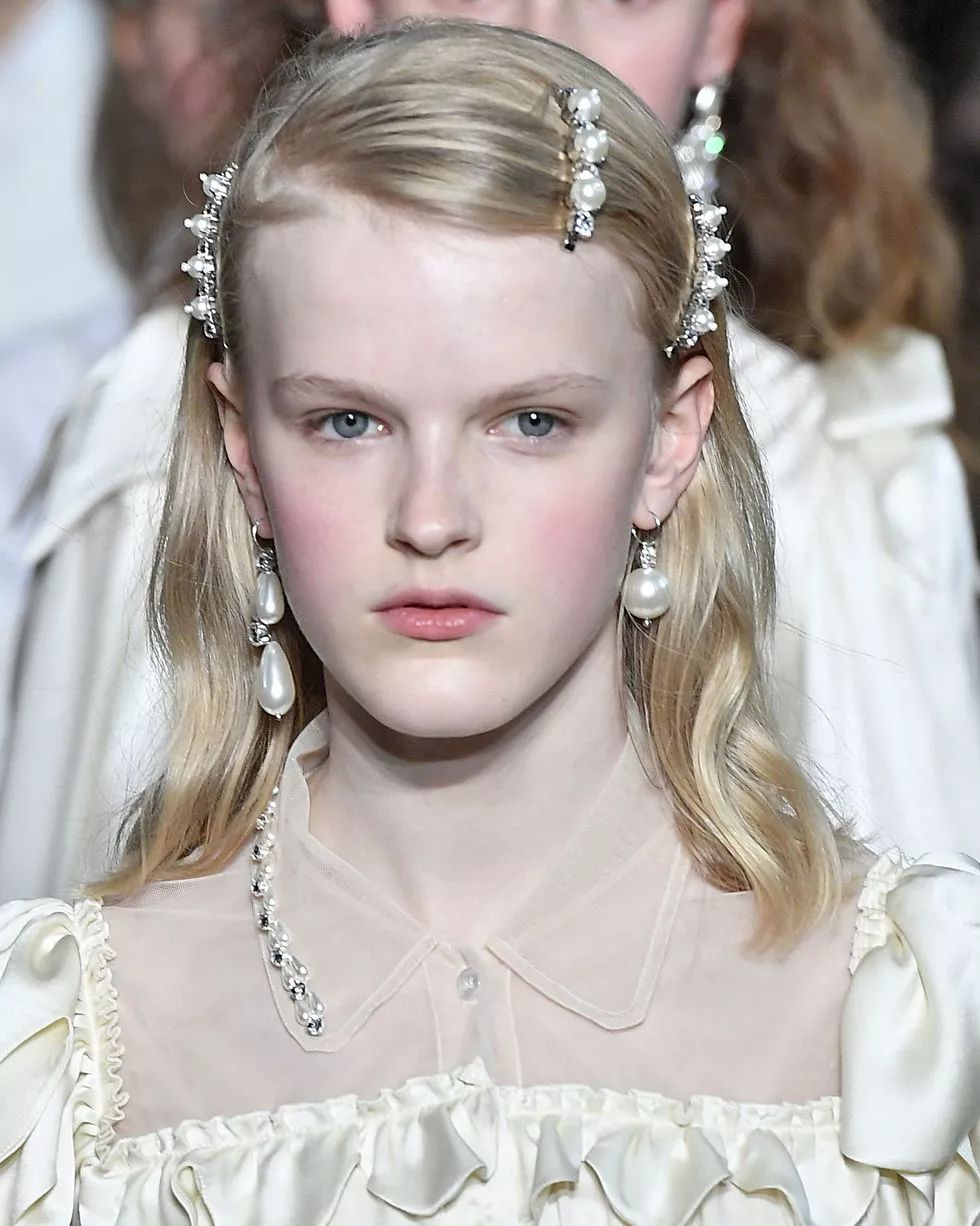 我最近｜不戴Bra都没关系，不戴发夹不能出门……