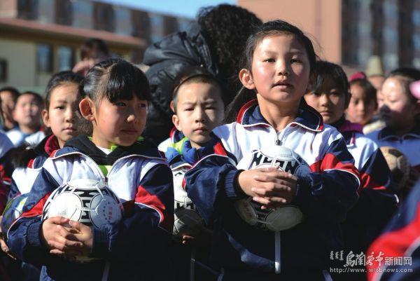 加快体育事业发展,加快发展体育产业