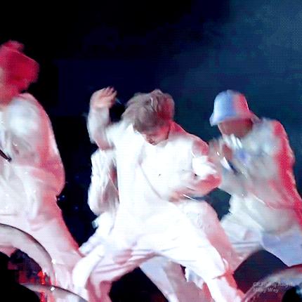 190127看完演唱会的实况电影后，阿米们都说给智旻尼的颜值跪了！