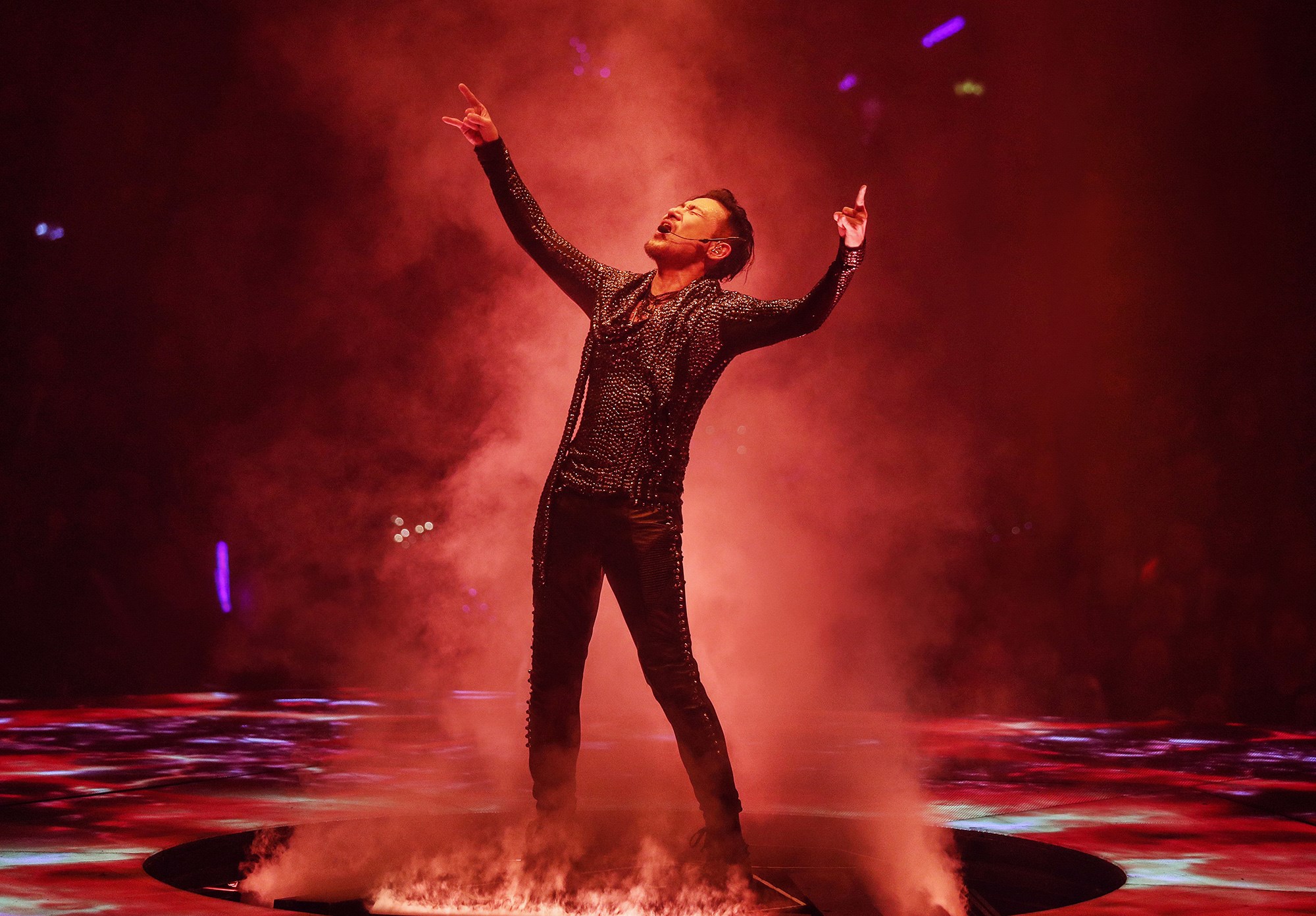 世界巡演233场刷新世界纪录烙下圆满印记学友行善不遗余力香港站筹得过百万善款赠予中医疗服务