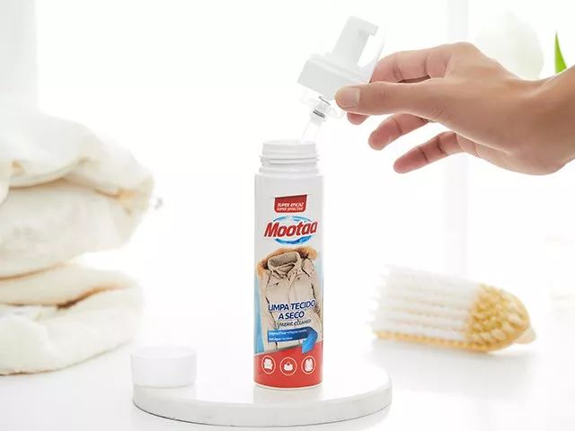 羽绒服脏了不用洗用它一喷就干净,不太脏的羽绒服怎么清理才干净呢