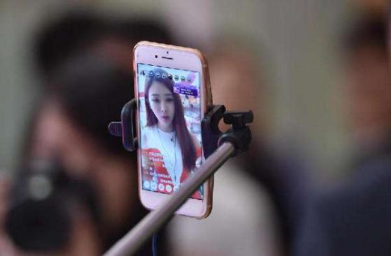 主播穿社会气息浓厚的服饰违规吗,直播间明令禁止的行为