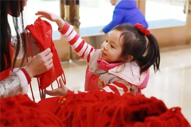 新年礼物小孩应该买什么,新年的礼物孩子