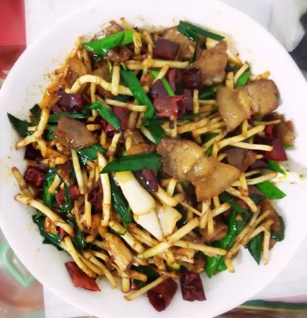 贵阳吃折耳根的地方,贵阳不光折耳根还有很多美食