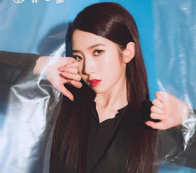 孟美岐纽约时装周视频,孟美岐橘色连衣裙造型