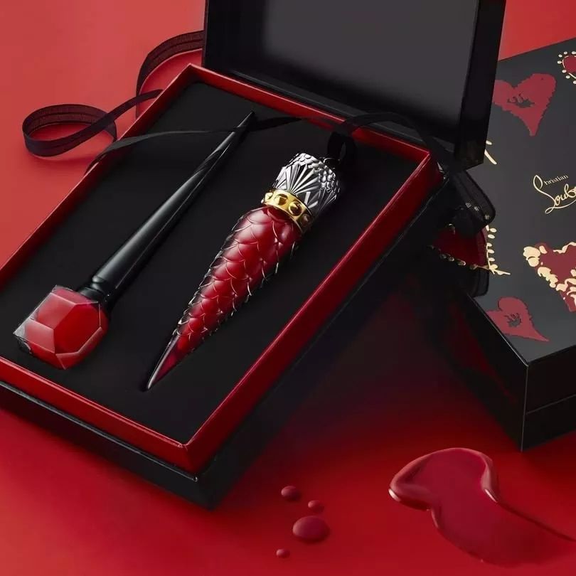 朱正廷和易烊千玺的关系,易烊千玺同款新春限定