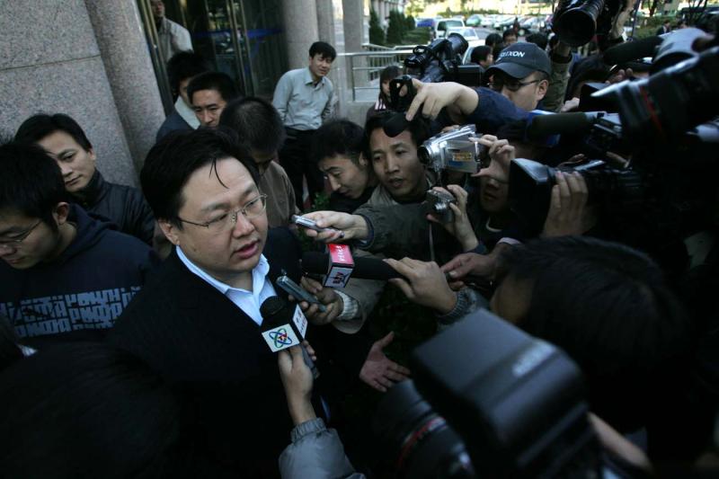 疑似“恒大系”会不会真心提醒中国足球:握手社会资本时,一定要有不卑不亢的姿势?