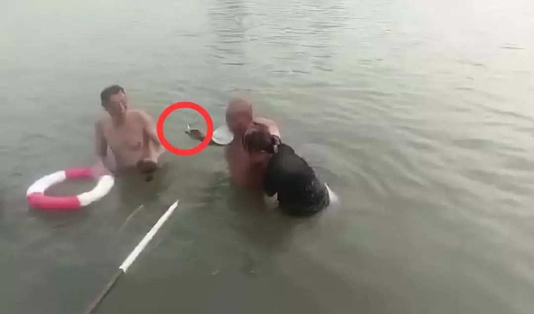 监控拍下令人惊恐的视频,监控拍下医院惊恐一幕