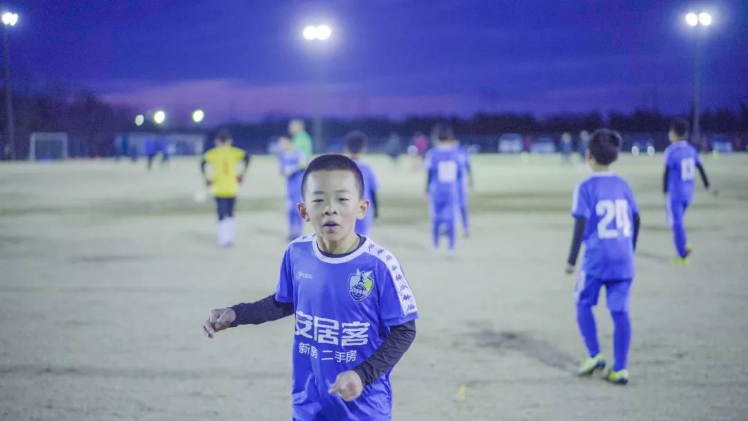 三月是你的节日朗读,三月是你的生日诗朗诵