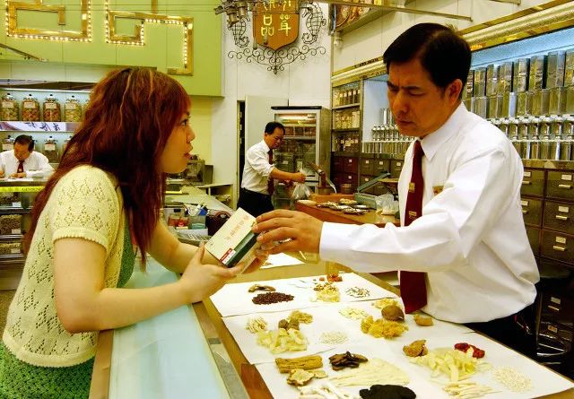 山东首家国人市内免税店,国内免税店购物必买